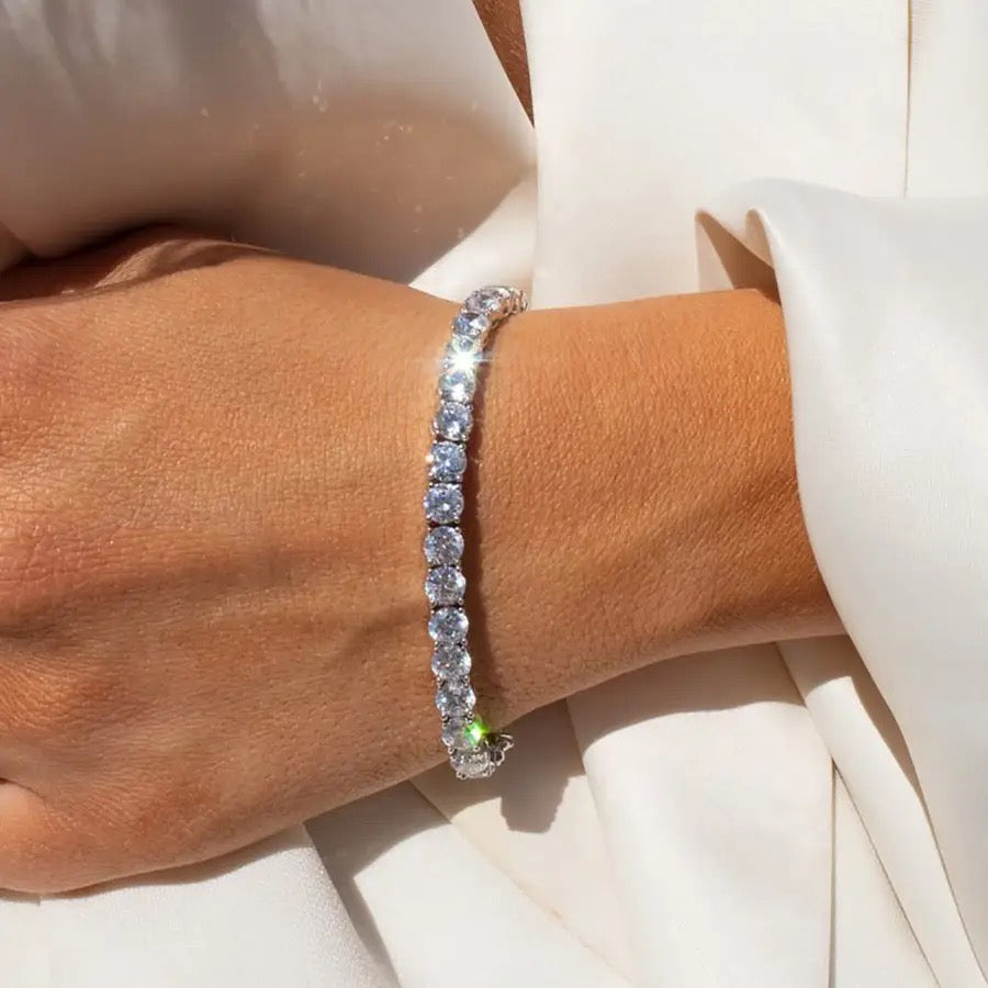 Tennis bracelet with crystal